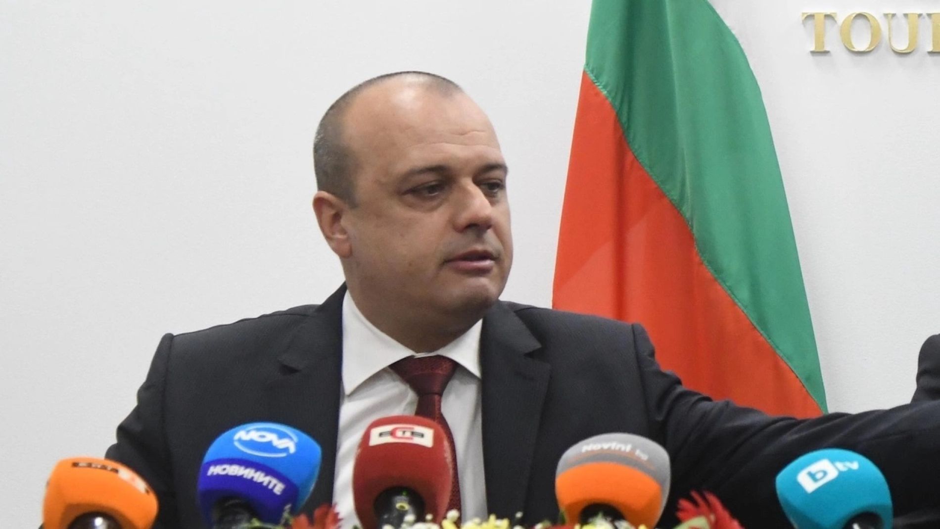 Министърът на туризма се обяви за отпадане на COVID мерките за влизане в страната